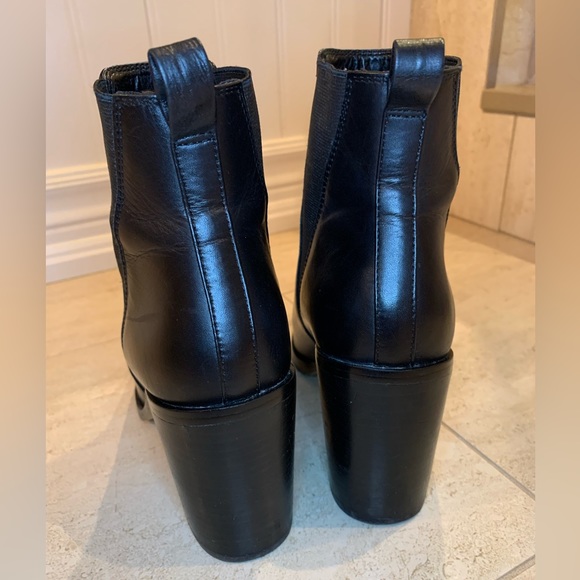 Jonak Paris - black leather heeled ankle boots - Picture 13 of 15